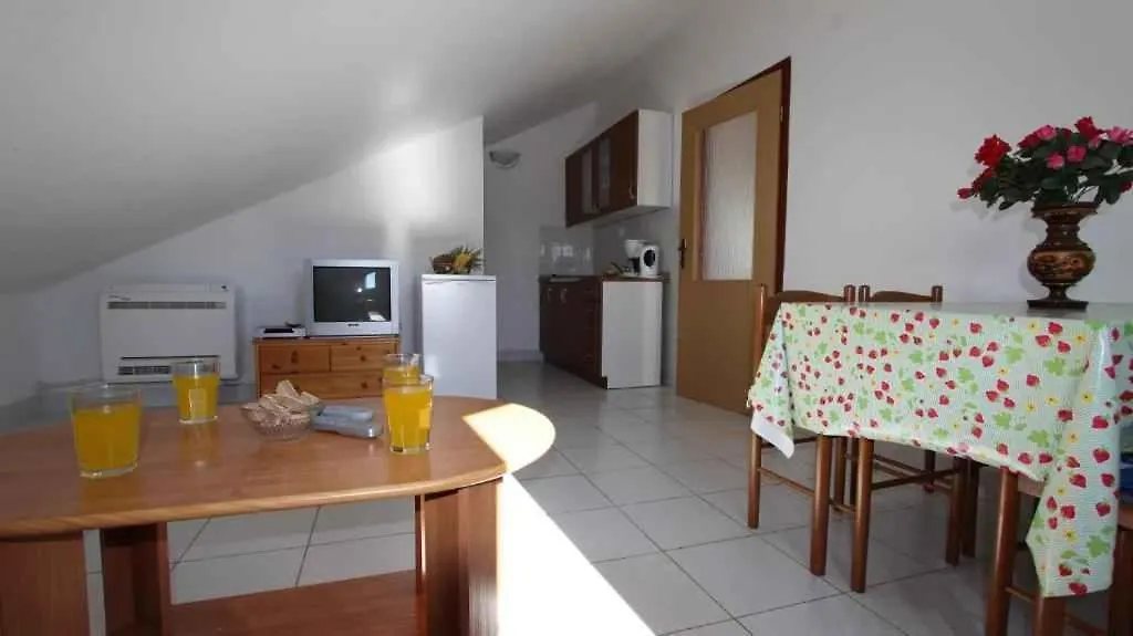 Apartments In Malinska - Insel Krk 53288 Croatia