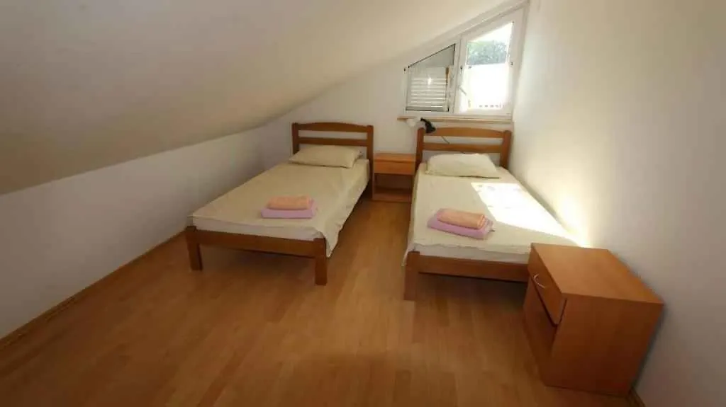 Apartments In Malinska - Insel Krk 53288 Croatia